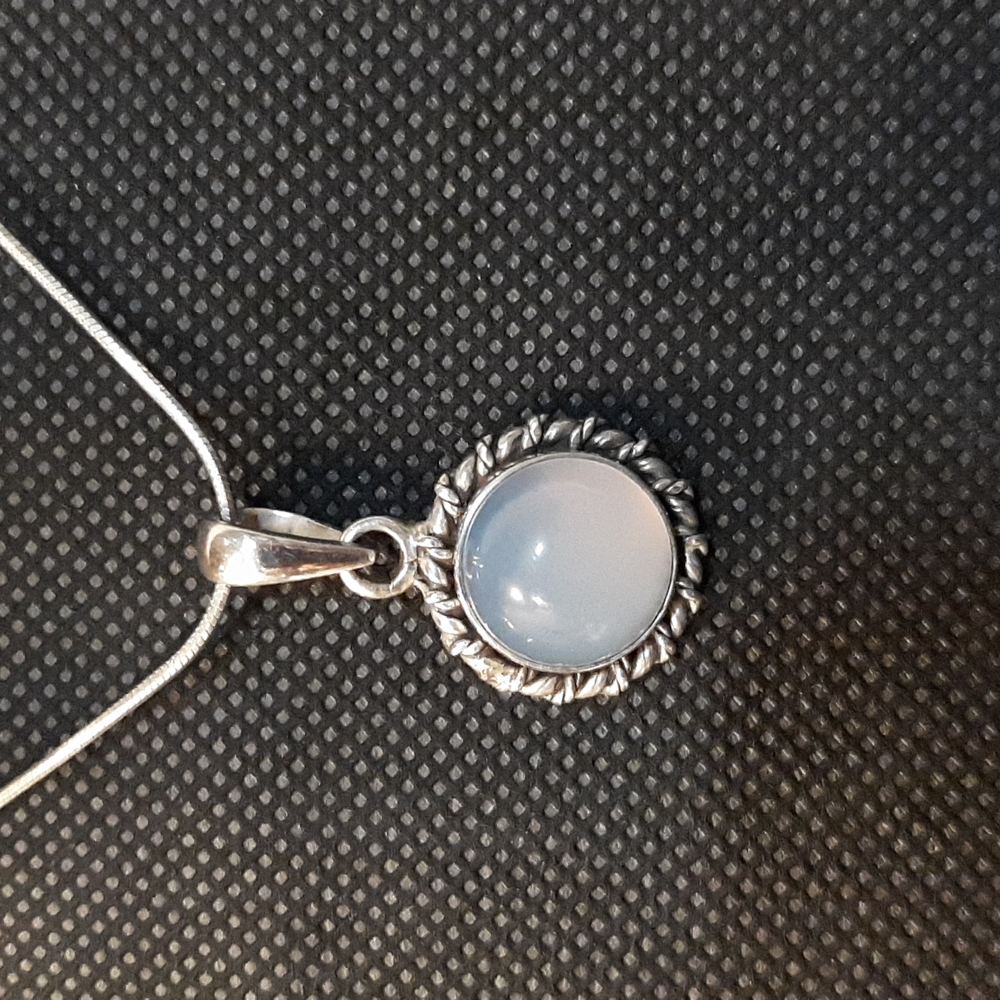 Sterling Silver 18" Necklace with a  Beautiful Round Moonstone Pendant